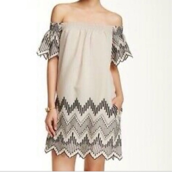Romeo & Juliet Couture Dresses & Skirts - Romeo & Juliet Couture Women's Off-Shoulder Chevron Dress Beige M